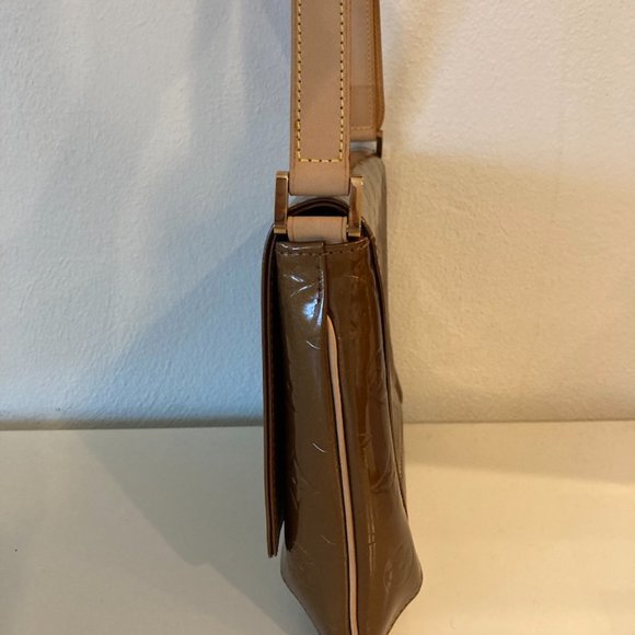 Louis Vuitton Monogram Vernis Thompson Street Purse - Picture 6 of 11